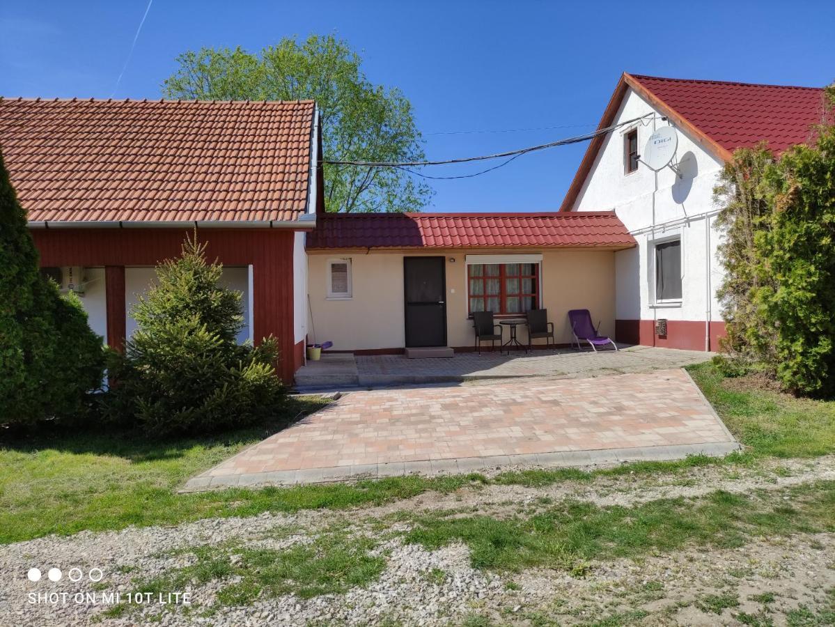 Rakoczi Vendeghaz Apartment Poroszlo Bagian luar foto