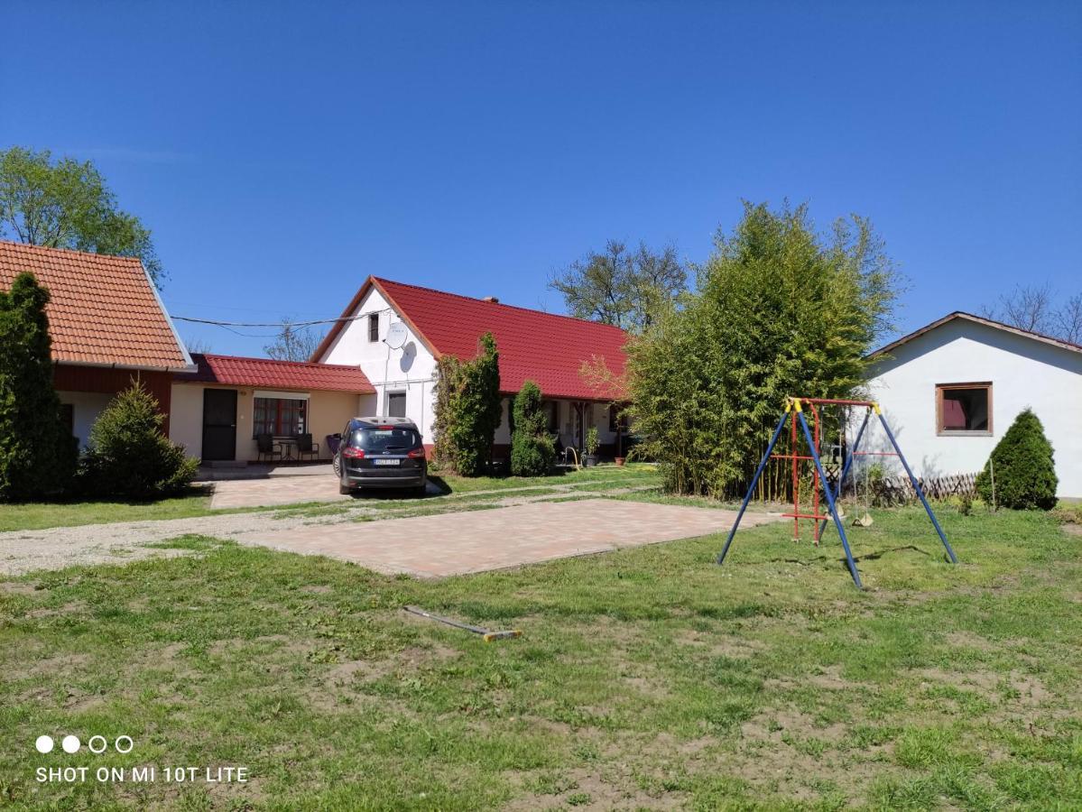 Rakoczi Vendeghaz Apartment Poroszlo Bagian luar foto