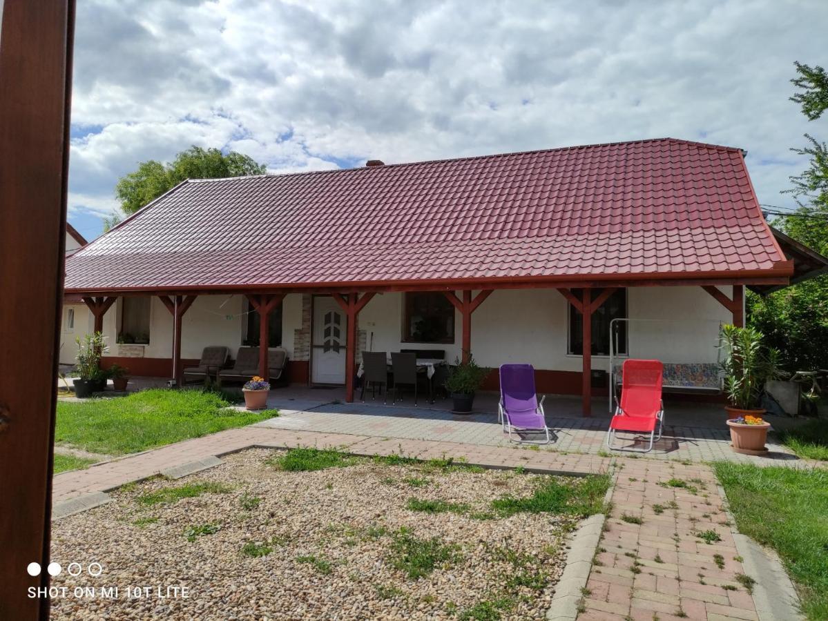 Rakoczi Vendeghaz Apartment Poroszlo Bagian luar foto