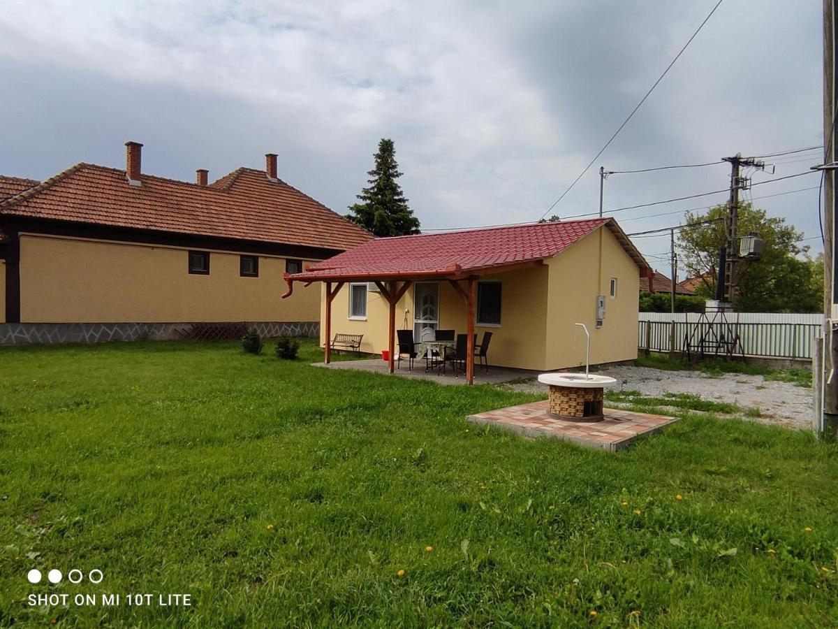 Rakoczi Vendeghaz Apartment Poroszlo Bagian luar foto