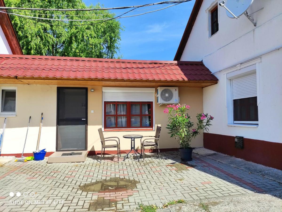 Rakoczi Vendeghaz Apartment Poroszlo Bagian luar foto