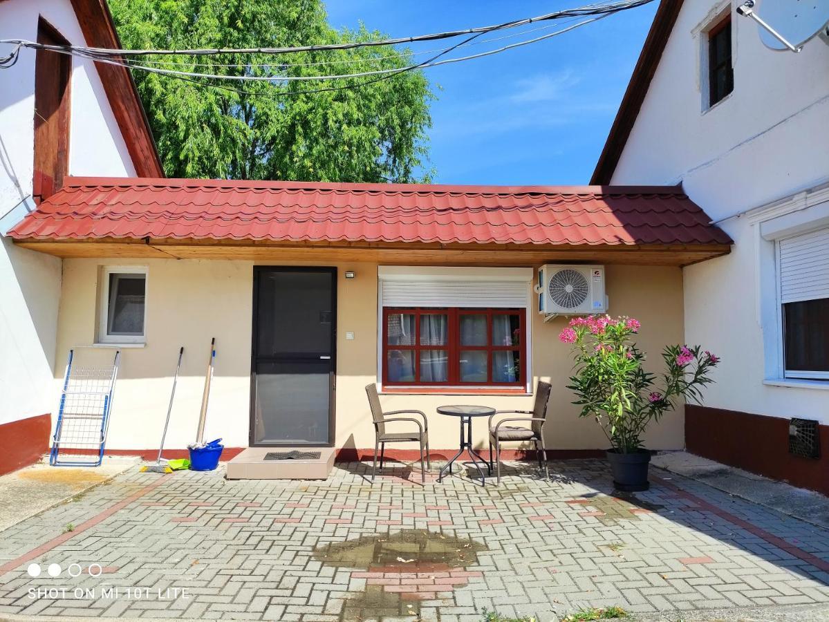Rakoczi Vendeghaz Apartment Poroszlo Bagian luar foto