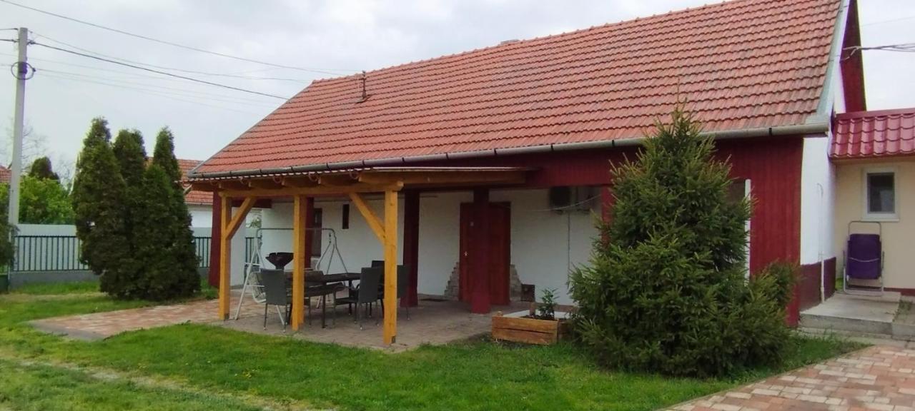 Rakoczi Vendeghaz Apartment Poroszlo Bagian luar foto