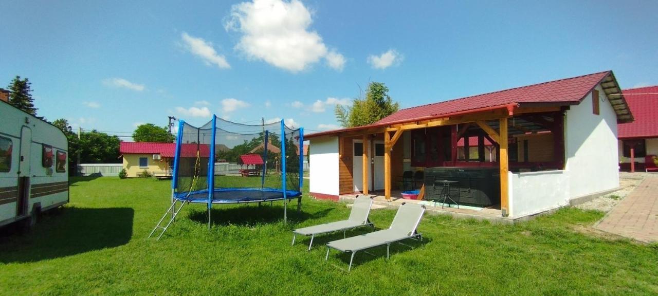 Rakoczi Vendeghaz Apartment Poroszlo Bagian luar foto