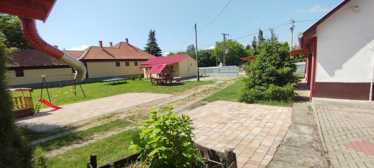 Rakoczi Vendeghaz Apartment Poroszlo Bagian luar foto
